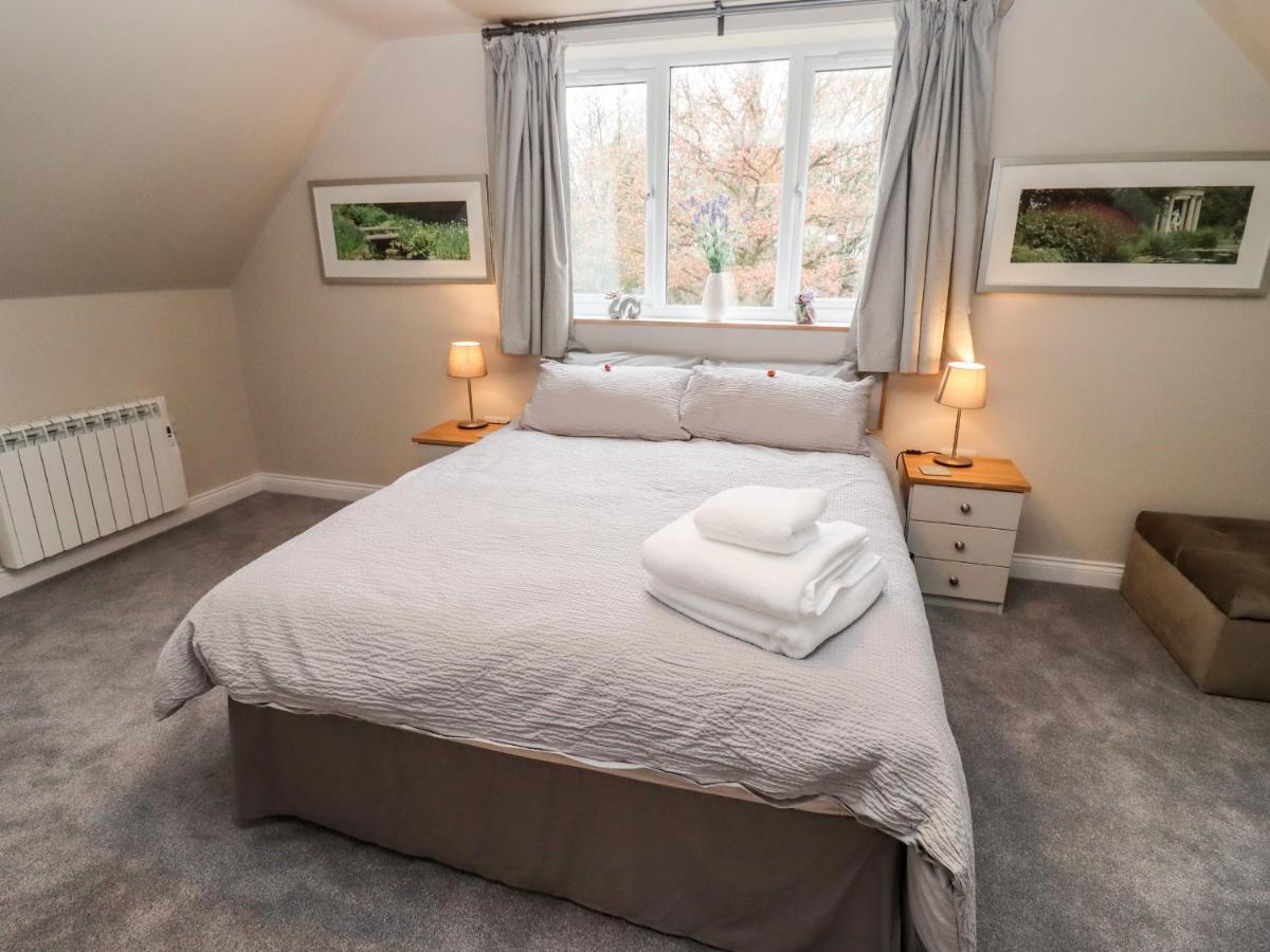 Tree Tops Witney Exterior foto