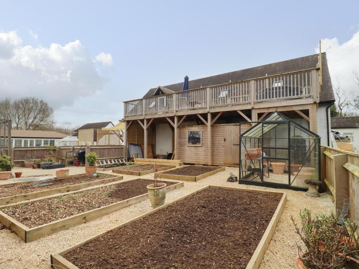 Tree Tops Witney Exterior foto